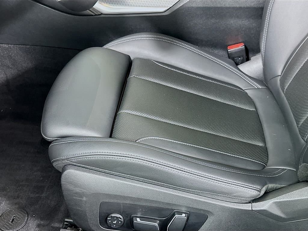 2025 BMW 4 Series - Image 20