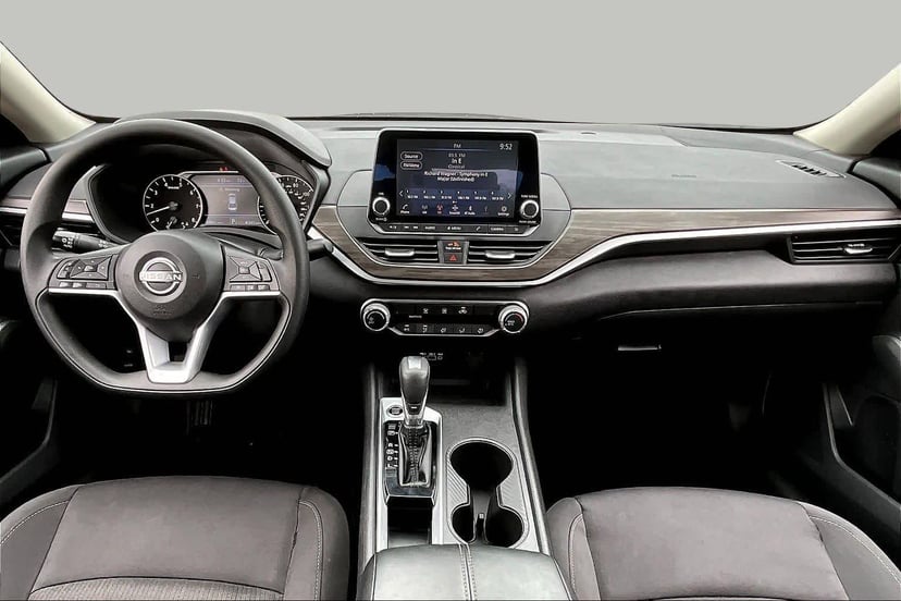 2025 Nissan Altima - Image 16