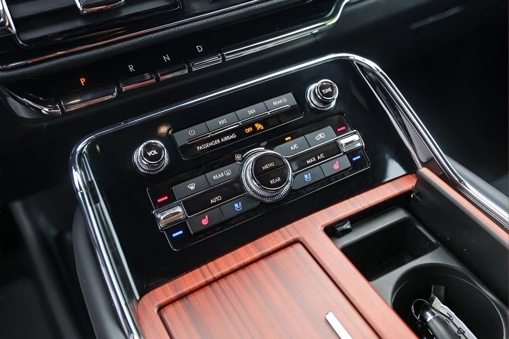 2024 Lincoln Navigator - Image 18