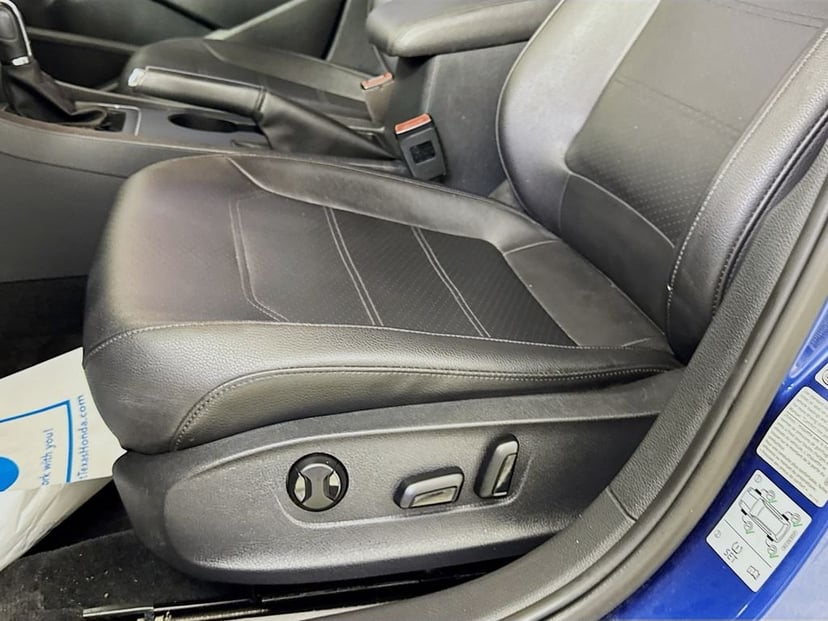 2017 Volkswagen Passat - Image 23