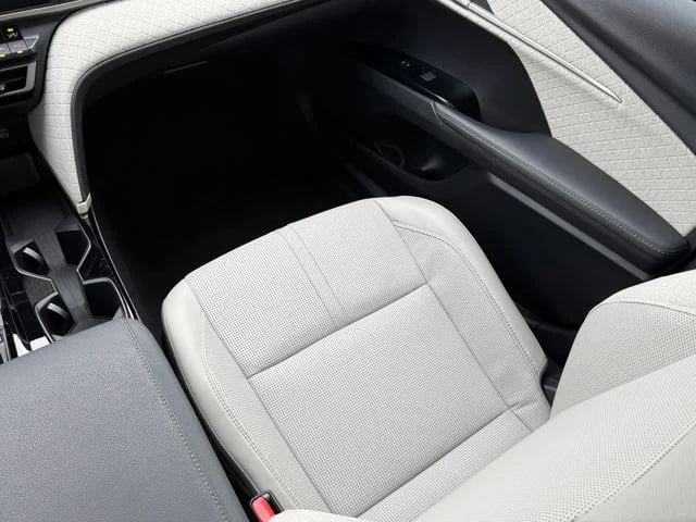 2025 Toyota Camry - Image 24