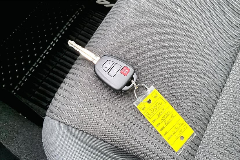 2017 Toyota RAV4 - Image 14