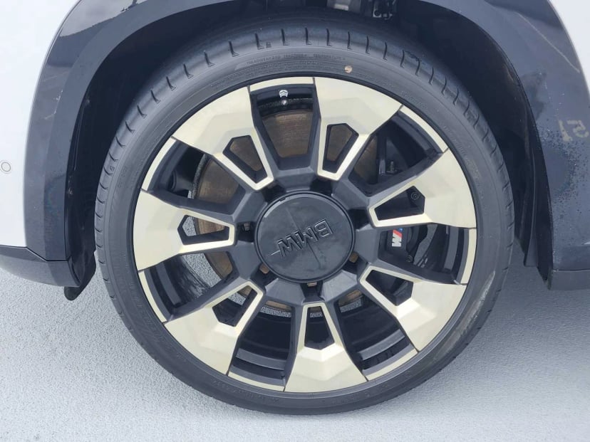 2023 BMW XM - Image 10
