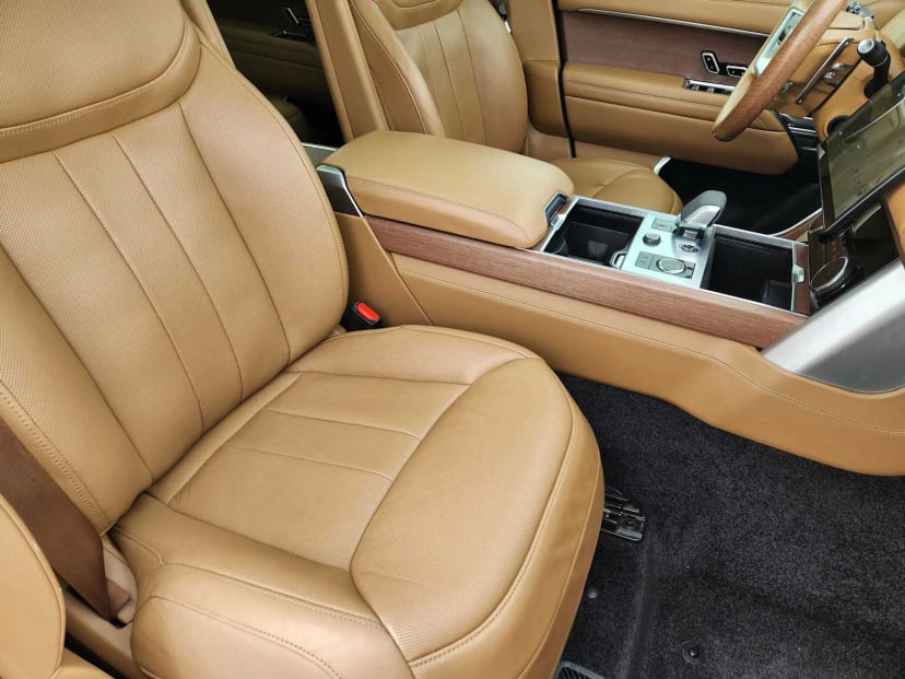 2023 Land Rover Range Rover - Image 13