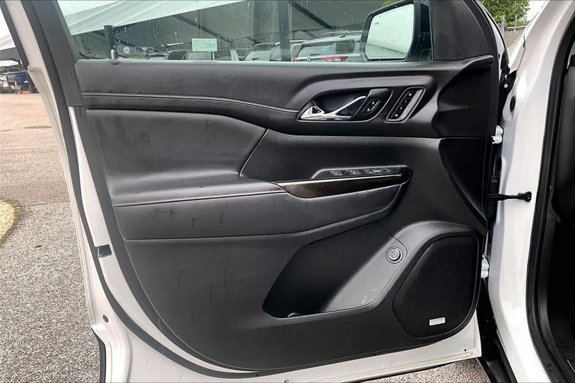 2023 GMC Acadia - Image 21