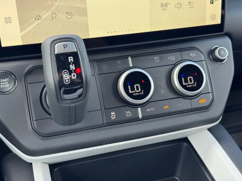 2026 Land Rover Defender 110 - Image 24