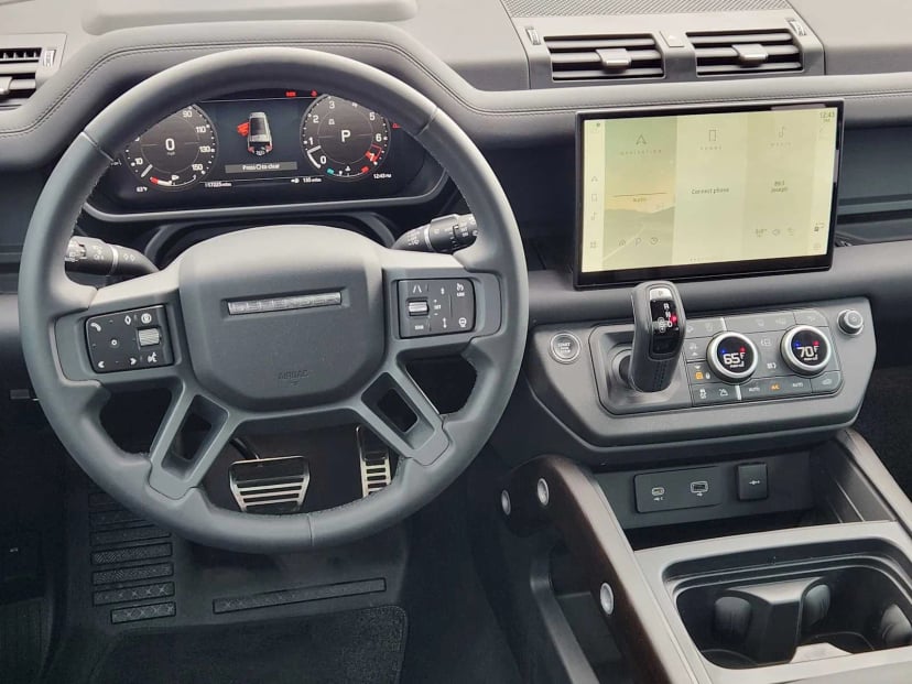 2024 Land Rover Defender - Image 27