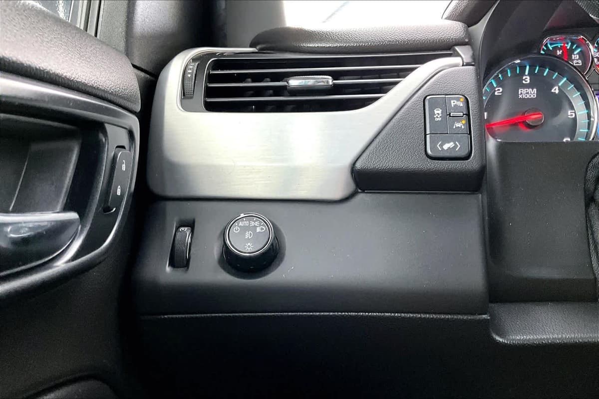 2018 GMC Yukon - Image 36