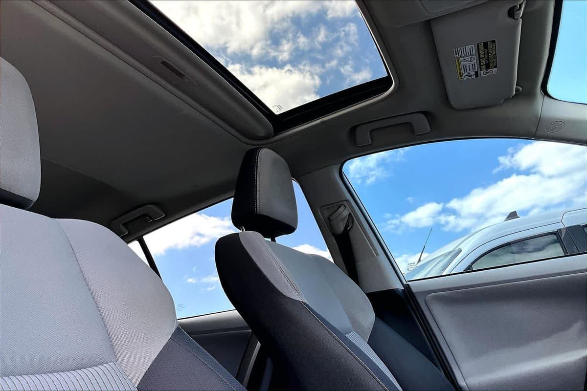 2013 Toyota RAV4 - Image 17