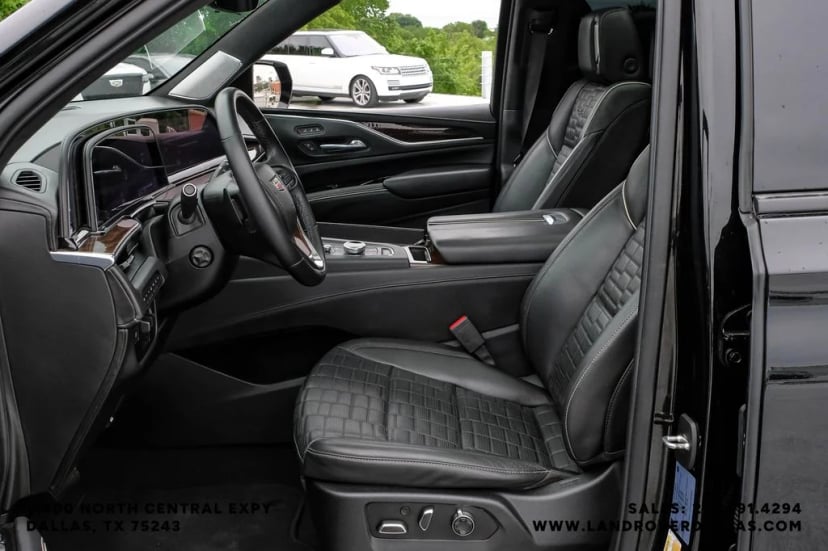 2021 Cadillac Escalade - Image 3