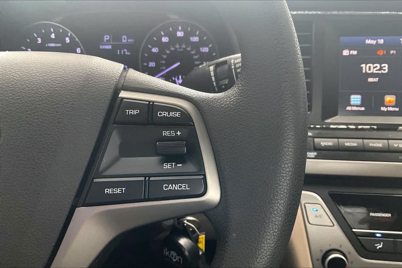 2017 Hyundai Elantra - Image 25