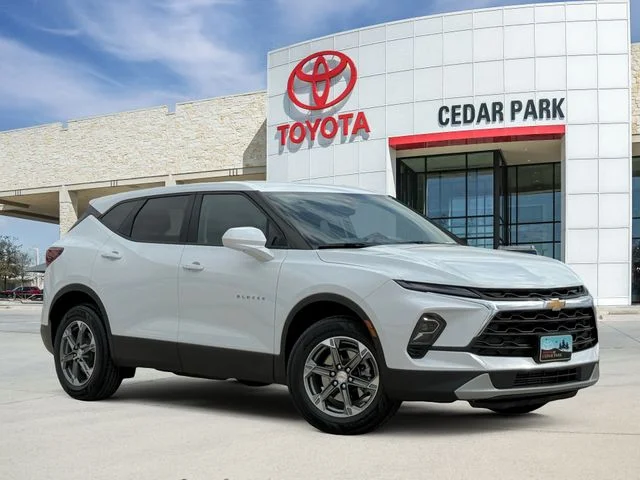 2025 Chevrolet Blazer - Image 2