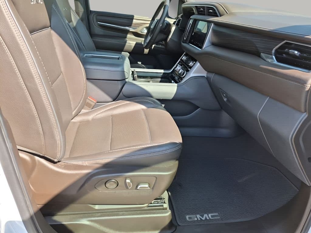 2022 GMC Yukon - Image 16
