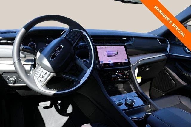 2025 Jeep Grand Cherokee - Image 14