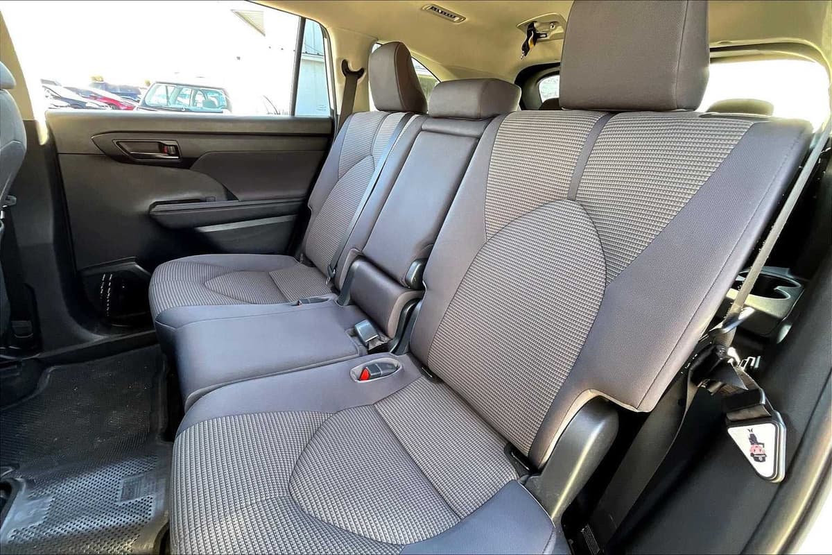 2023 Toyota Highlander - Image 19