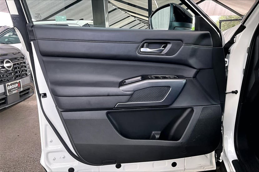 2023 Nissan Pathfinder - Image 21