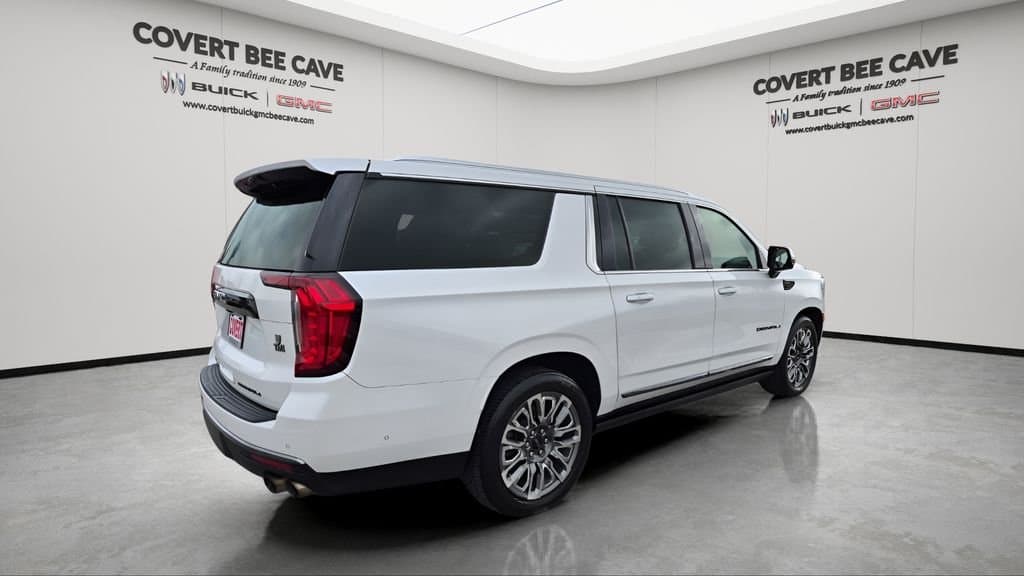 2023 GMC Yukon XL - Image 9