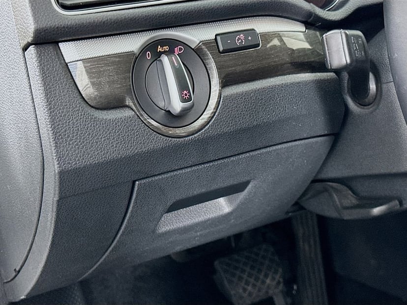 2017 Volkswagen Passat - Image 10