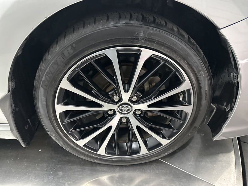 2018 Toyota Camry - Image 9