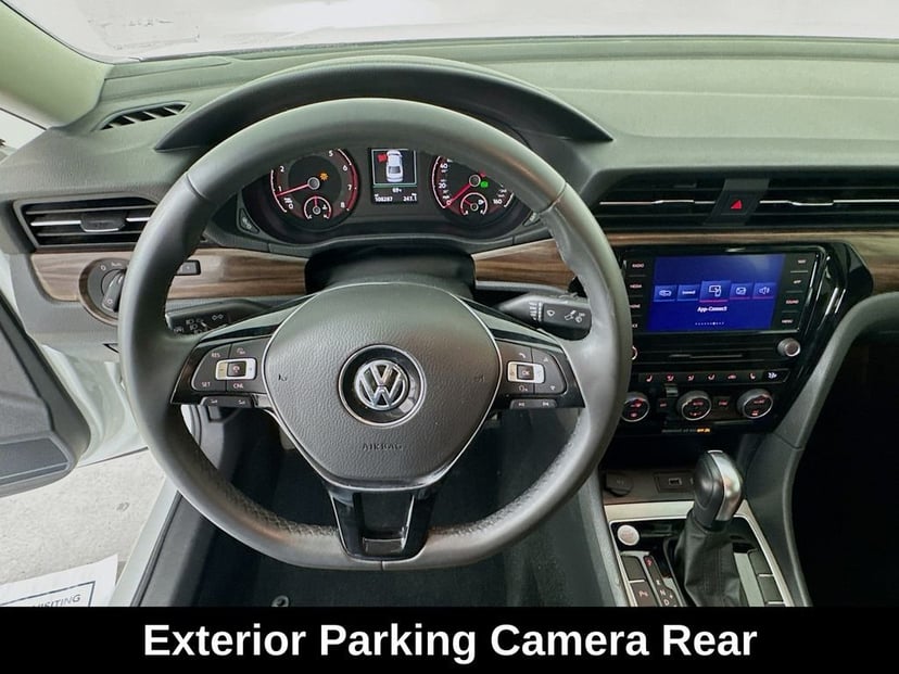 2022 Volkswagen Passat - Image 11