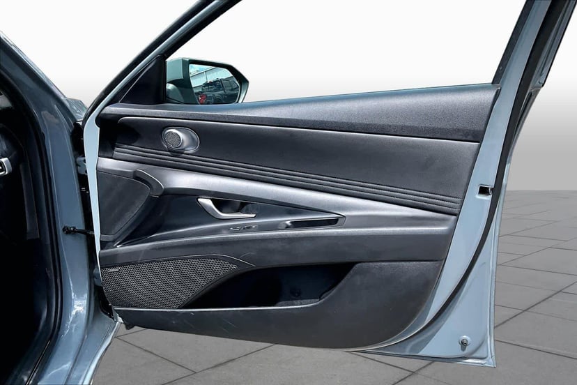 2022 Hyundai Elantra - Image 23