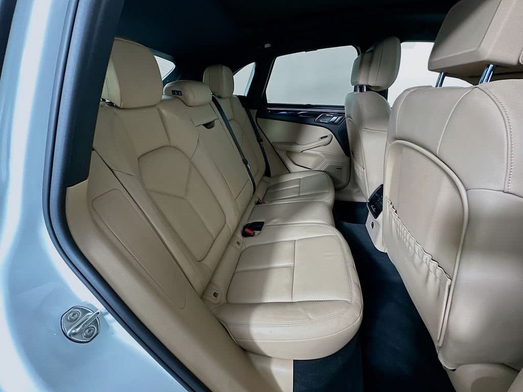 2020 Porsche Macan - Image 28
