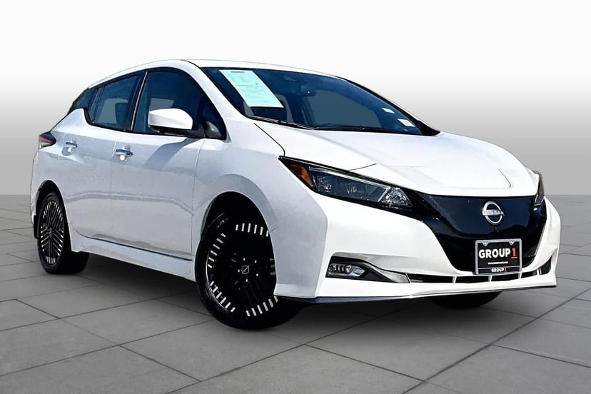 2025 Nissan LEAF - Image 2