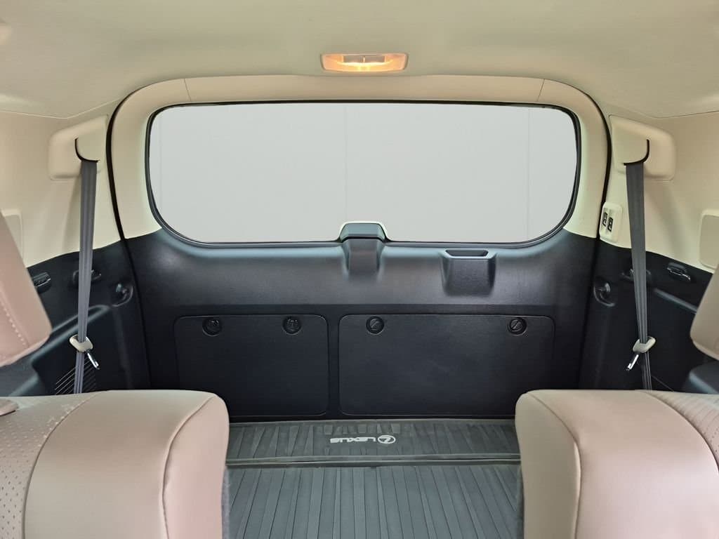 2022 Lexus GX - Image 25
