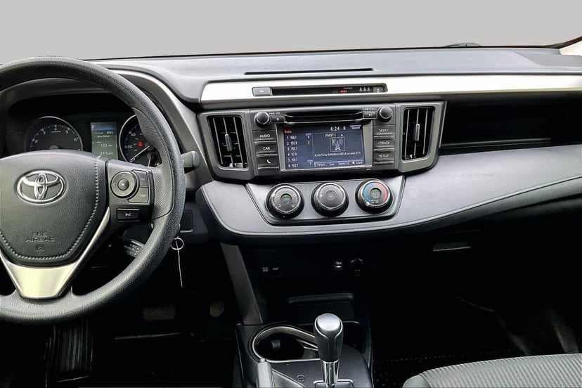 2017 Toyota RAV4 - Image 7