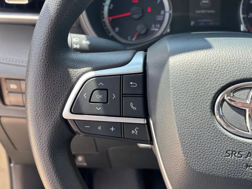 2022 Toyota Highlander - Image 10