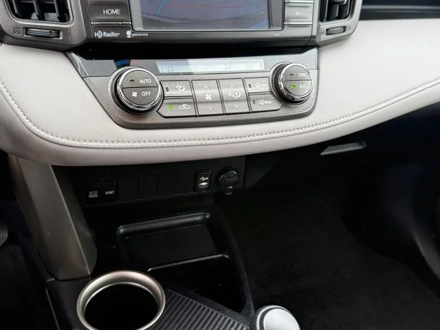 2015 Toyota RAV4 - Image 21