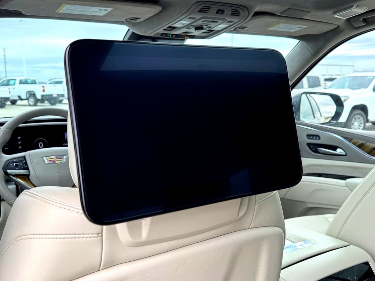 2021 Cadillac Escalade - Image 25