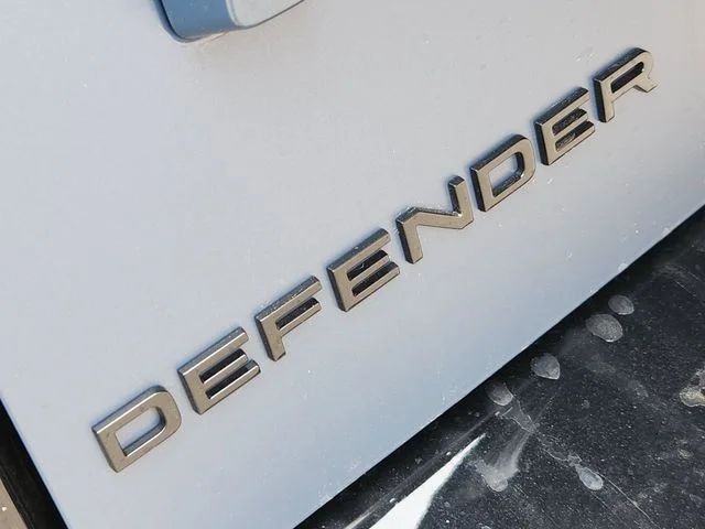 2026 Land Rover Defender 110 - Image 8