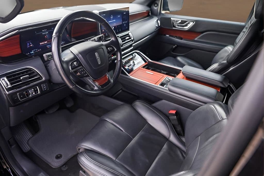 2024 Lincoln Navigator - Image 9