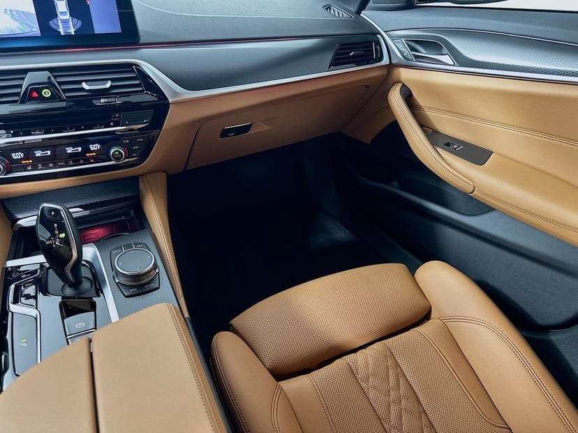 2023 BMW 5 Series - Image 23