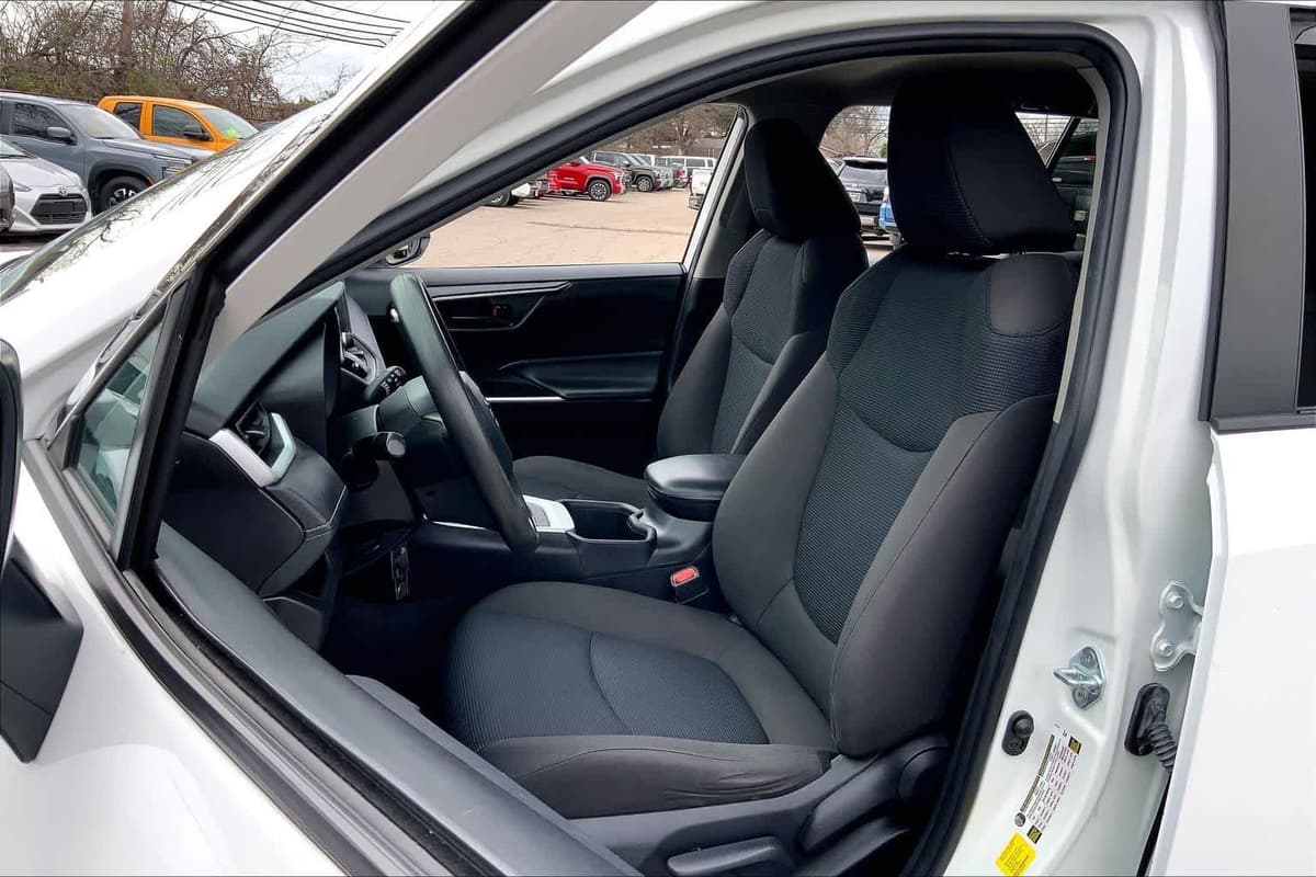 2023 Toyota RAV4 - Image 8