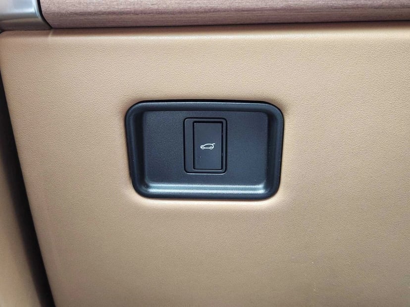 2023 Land Rover Range Rover - Image 21