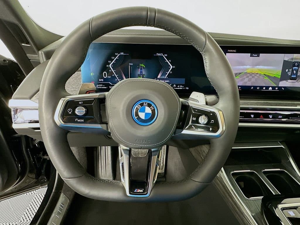 2025 BMW 7 Series - Image 11
