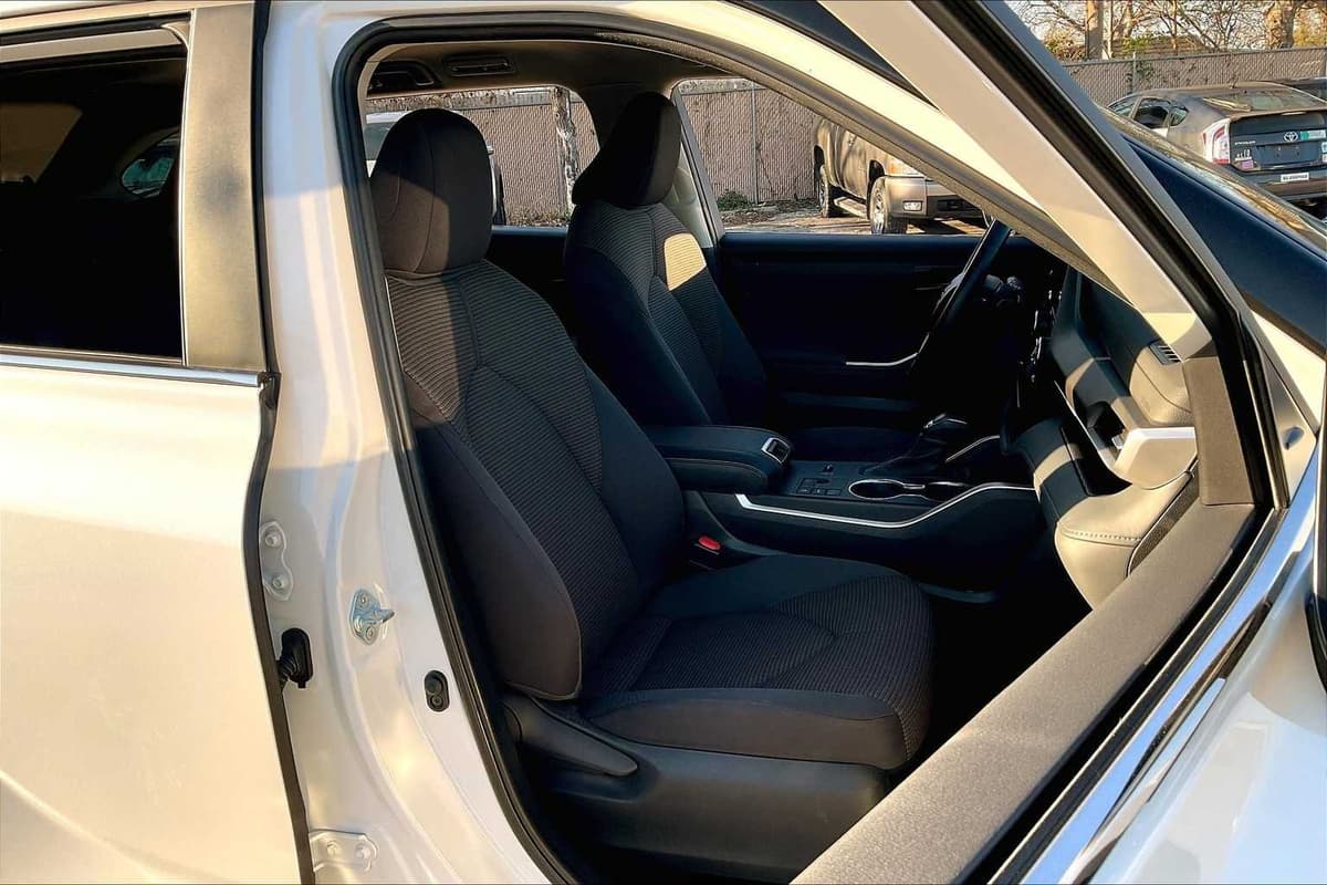 2023 Toyota Highlander - Image 8