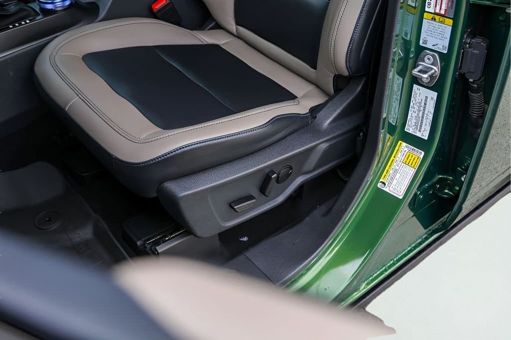 2023 Ford Bronco - Image 11