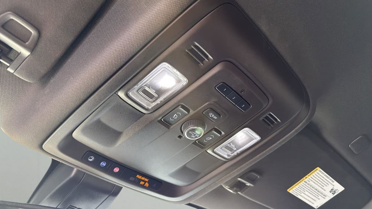 2021 GMC Yukon - Image 23