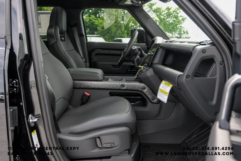 2026 Land Rover Defender 110 - Image 32