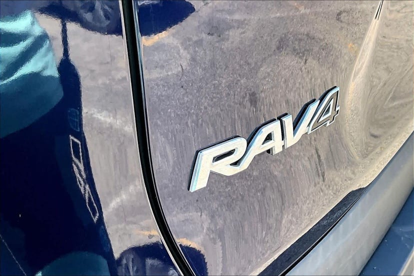 2020 Toyota RAV4 Hybrid - Image 12