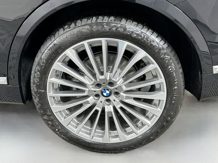 2026 BMW X7 - Image 23