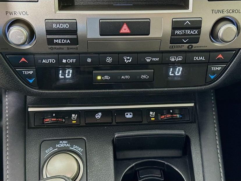 2017 Lexus ES - Image 16