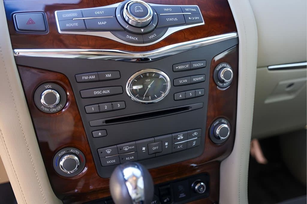 2017 INFINITI QX80 - Image 20