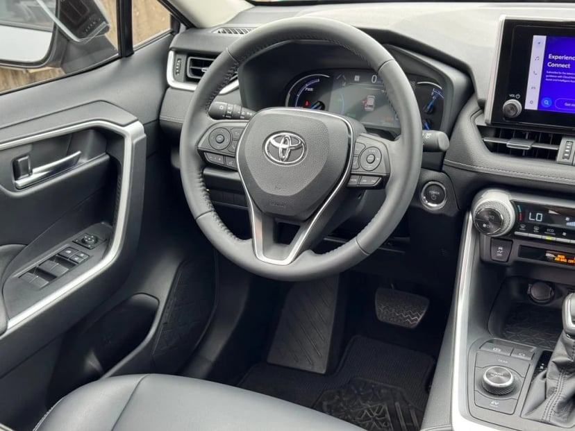 2025 Toyota RAV4 Hybrid - Image 23