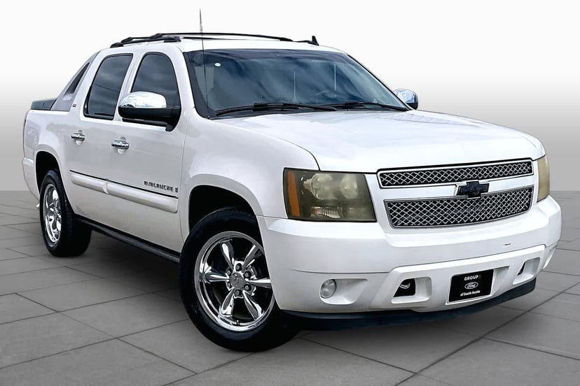 2008 Chevrolet Avalanche - Image 2