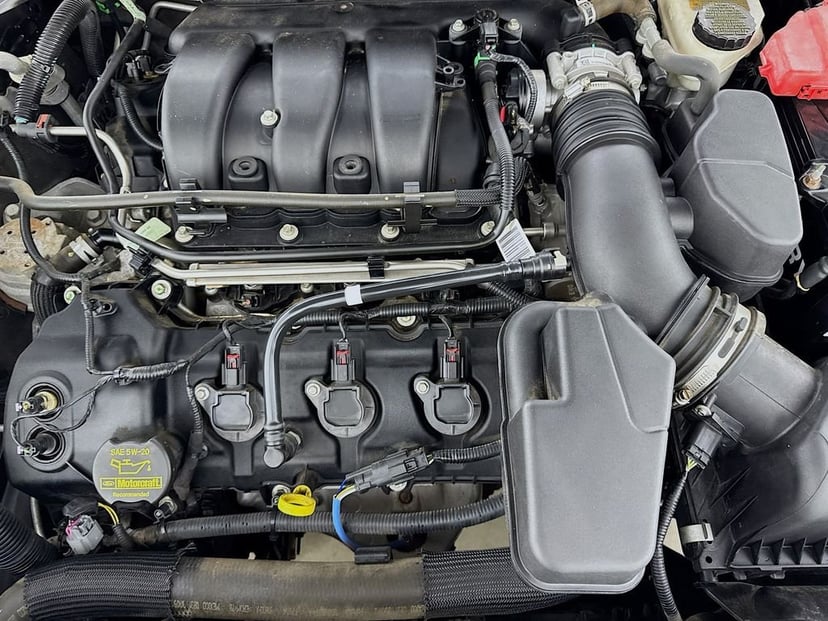 2013 Ford Taurus - Image 36