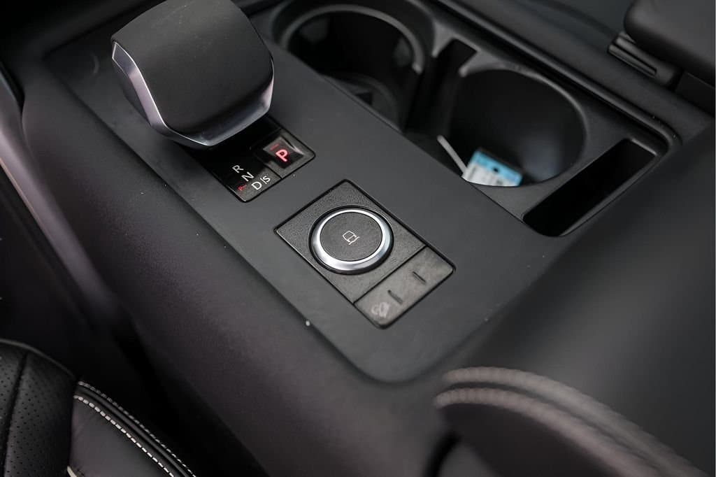 2024 Land Rover Discovery - Image 24